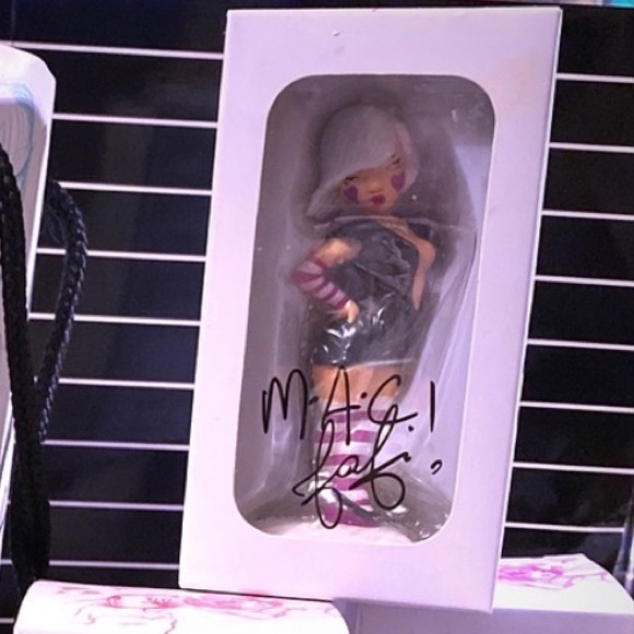 Full set of all three MAC fafi dolls - Picture 4 of 7